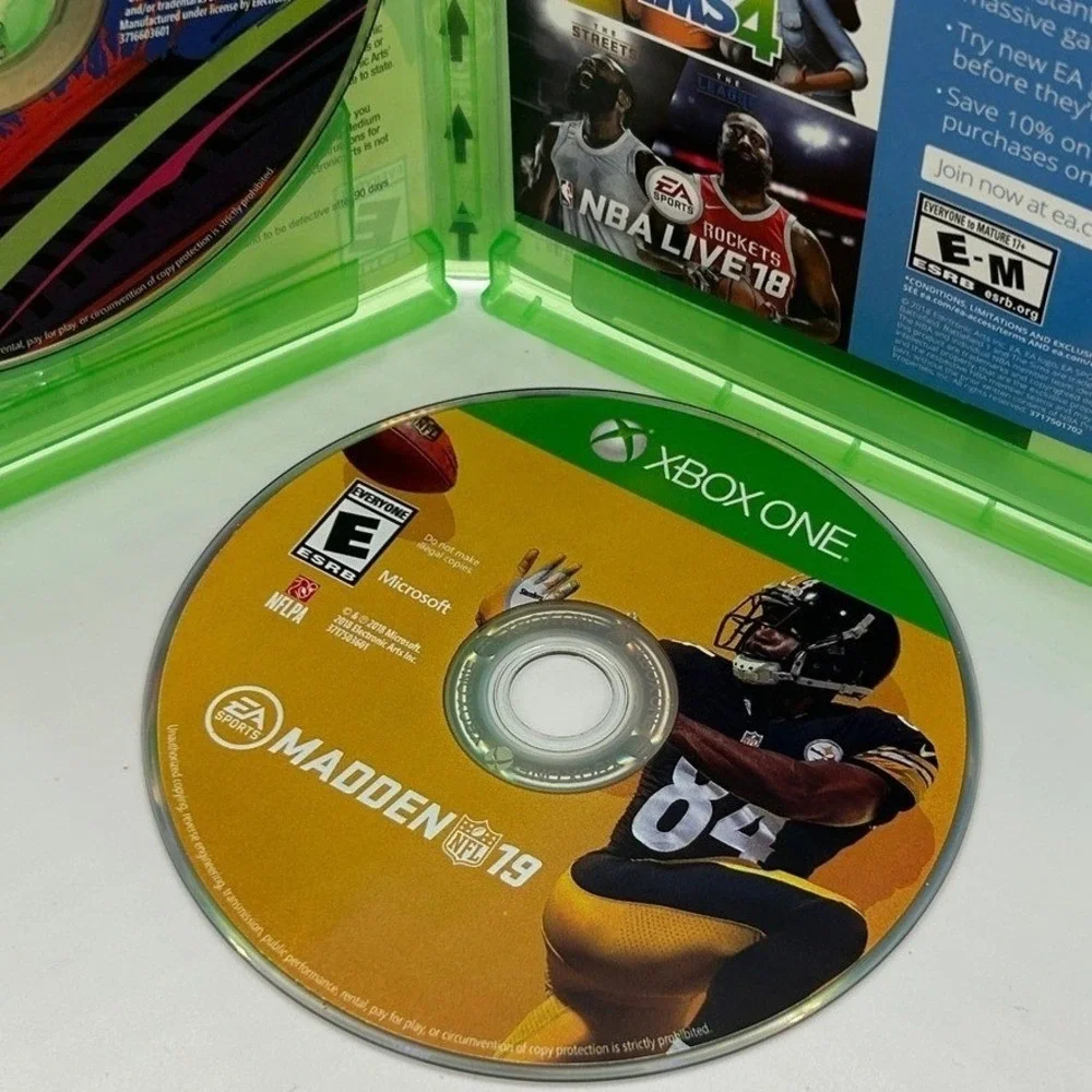 EA Sports Madden NFL 19 & FIFA 19‎ Xbox One Bundle Green Excellent 2-Disc Set